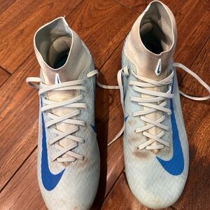 Nike Mercurial Superfly 10 Academy
MG High-Top Soccer Cleats
Size: M 6.5 / W 8
